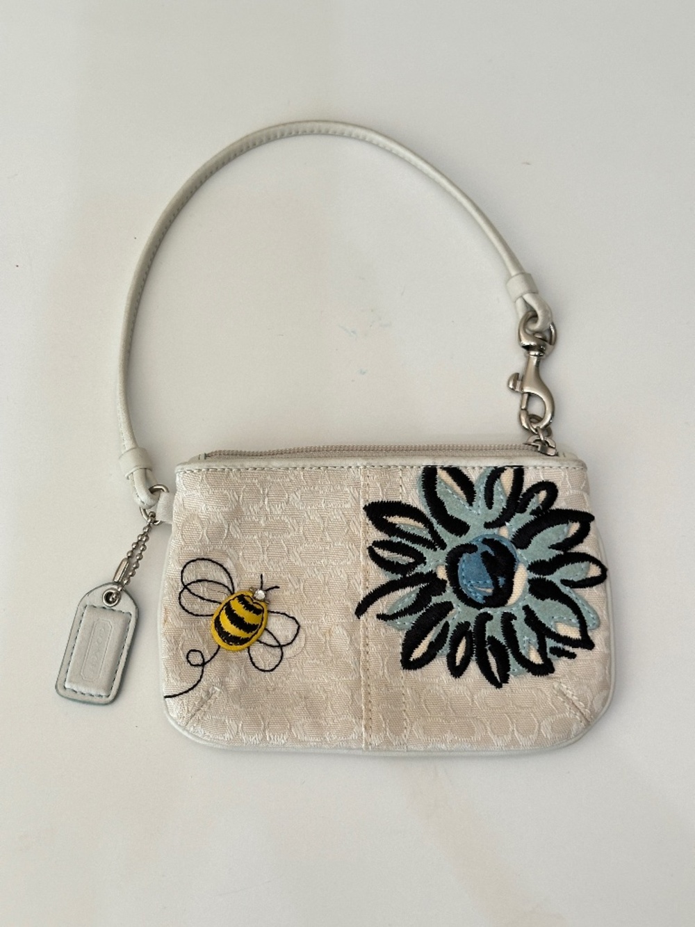 Rare Vintage Coach White Signature Embroidered Flower Bee Wristlet Y2K